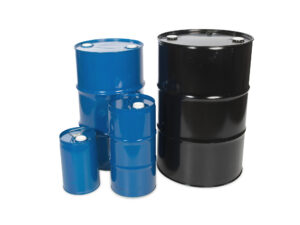 Metallfässer blau und schwarz